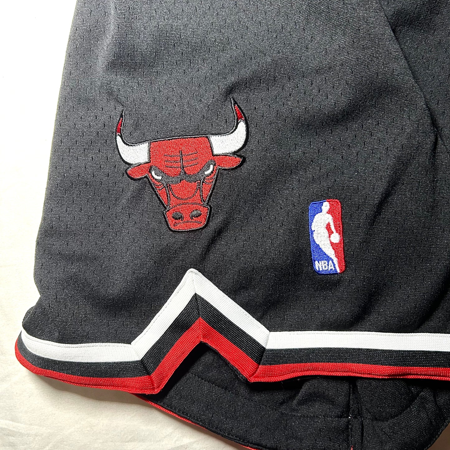 Mitchell & Ness Hardwood Classics Chicago Bulls 1997-1998 Basketball Shorts - Large - Black / Red