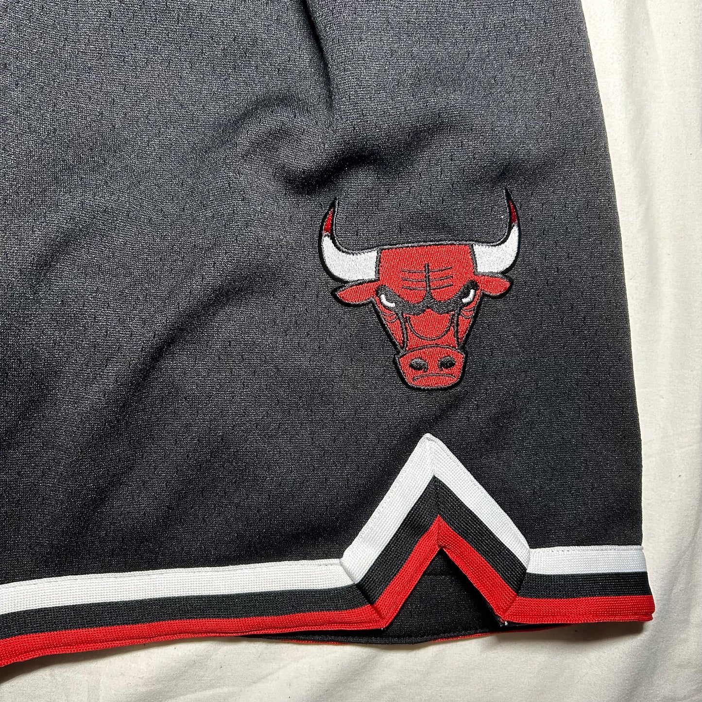 Mitchell & Ness Hardwood Classics Chicago Bulls 1997-1998 Basketball Shorts - Large - Black / Red