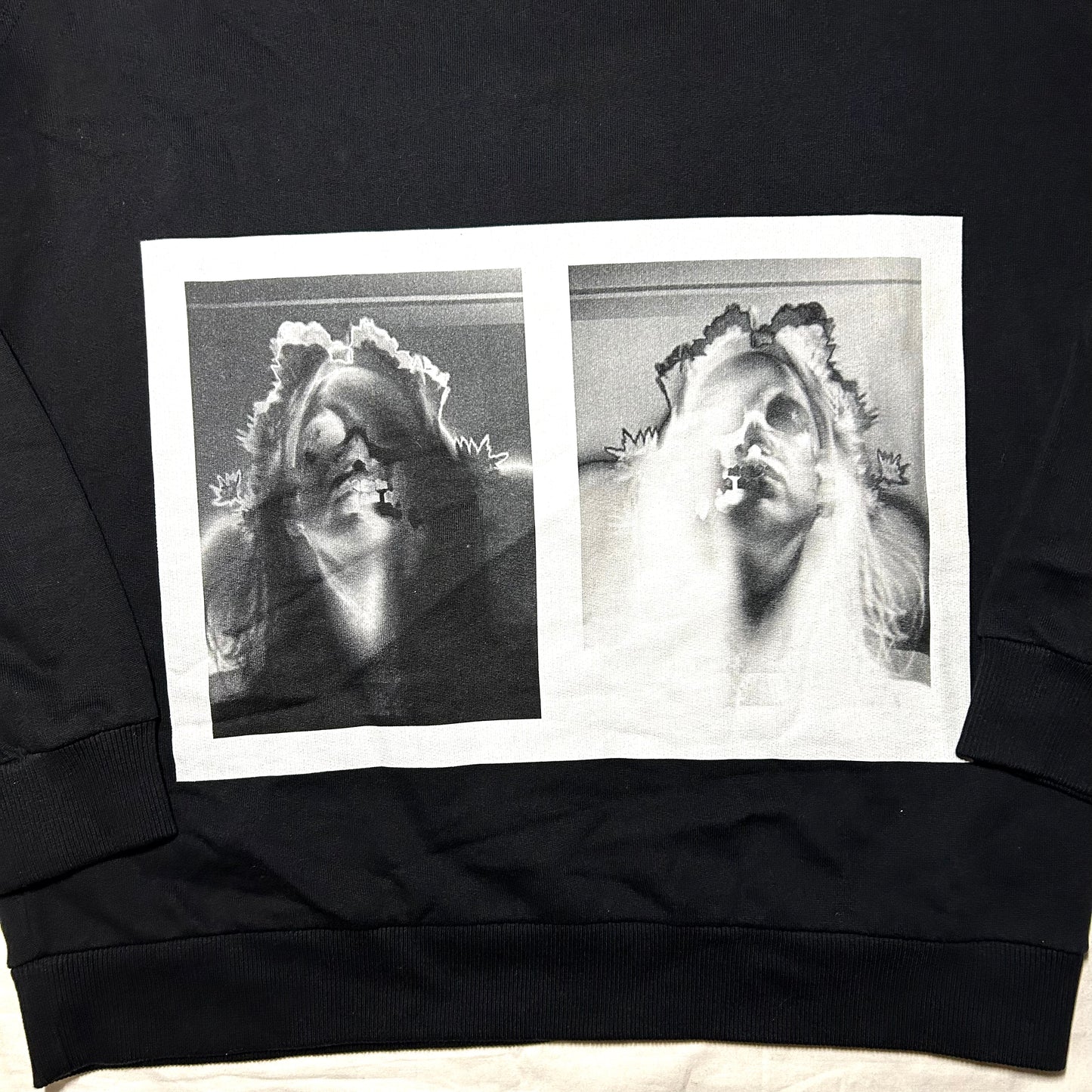 Givenchy X Ray Print Crewneck Sweater - Medium - Black